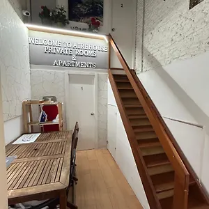  Privatunterkunft Airbhouse Private &
